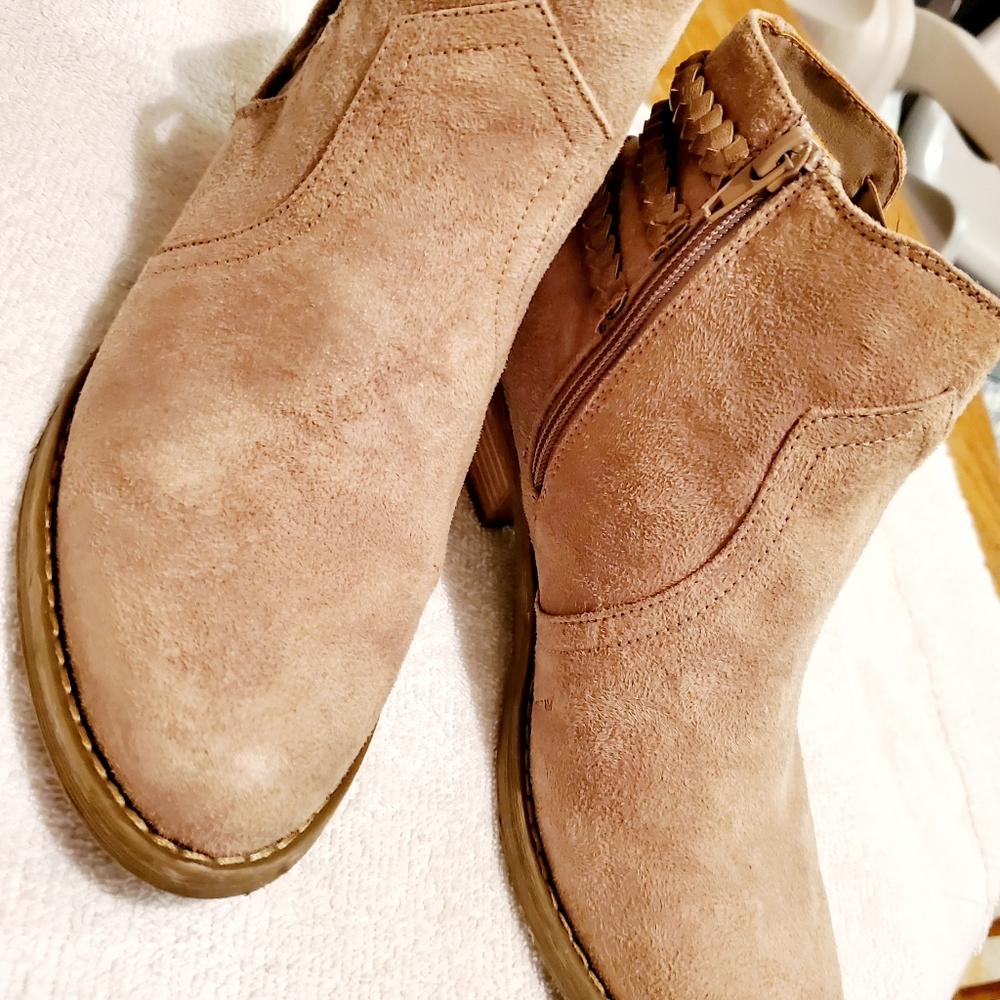 Report Booties - Picture 1 of 5